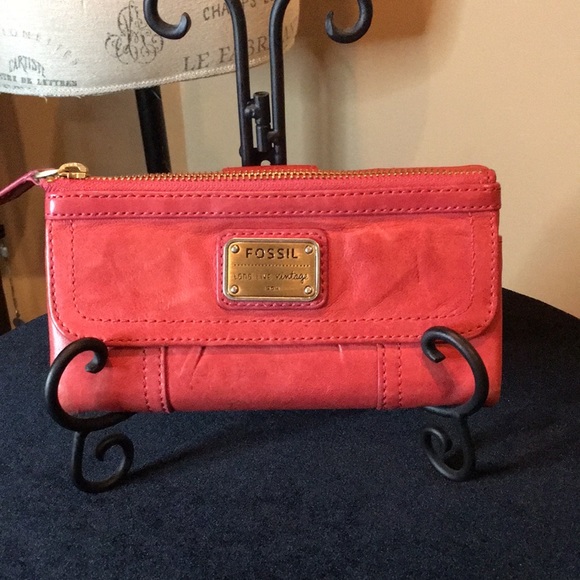 FOSSIL ~Long Live Vintage~ Handbags - 🍒FOSSIL🍒Long Live Vintage🍒RED WALLET Good Used Condition ❤️